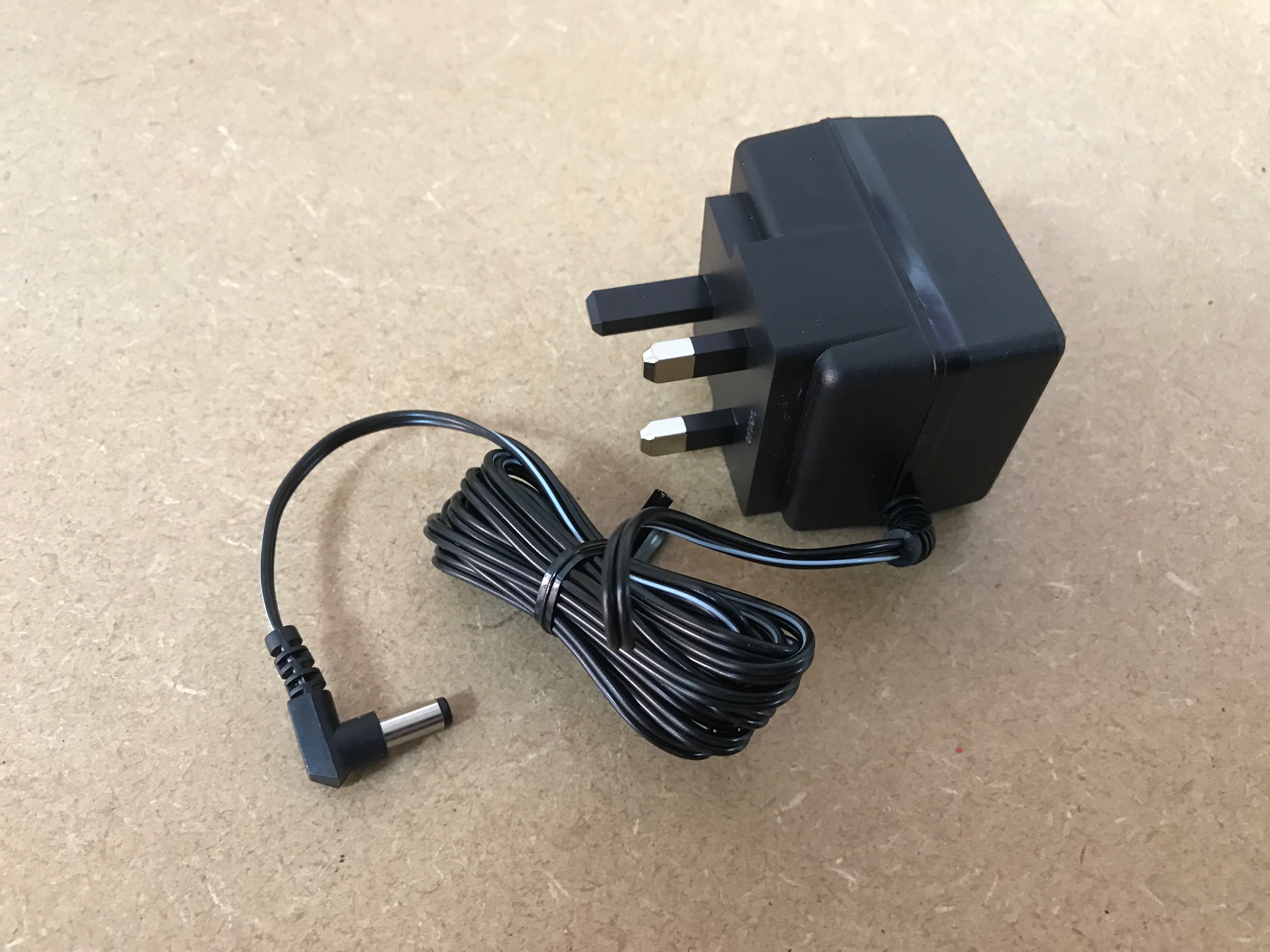 mains_adaptor63227416.JPG